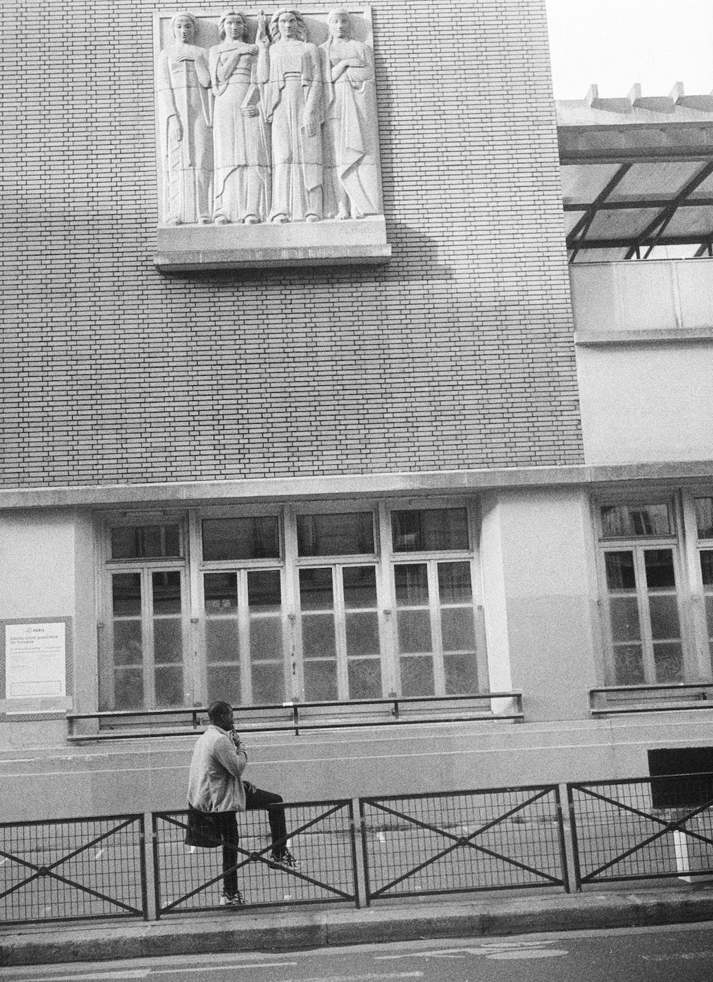Un 1 - Paris, in Black and White